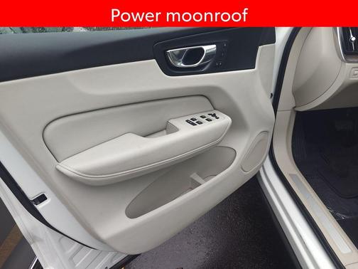 2022 Volvo XC60 B5 Momentum