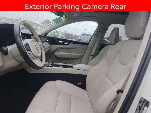 2022 Volvo XC60 B5 Momentum