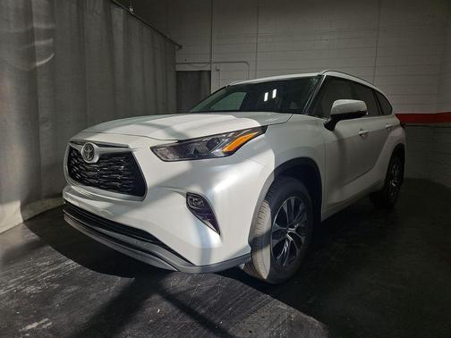 2025 Toyota Highlander XLE