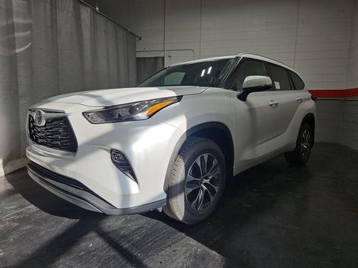 2025 Toyota Highlander XLE