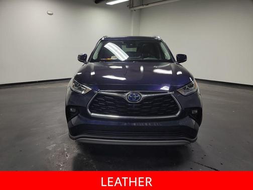 2022 Toyota Highlander Hybrid Platinum