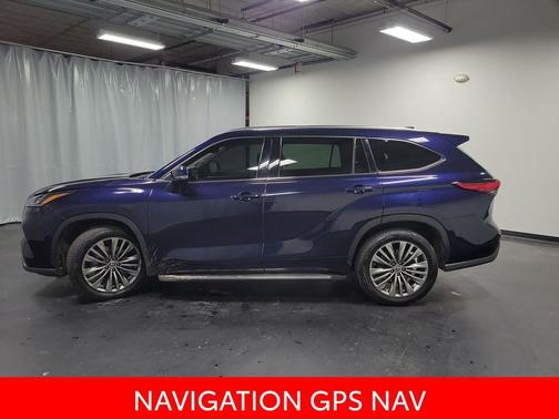 2022 Toyota Highlander Hybrid Platinum