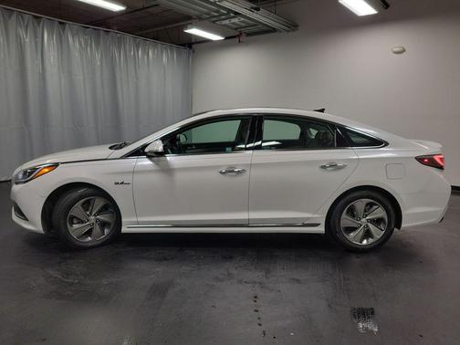 2017 Hyundai SONATA Hybrid Limited