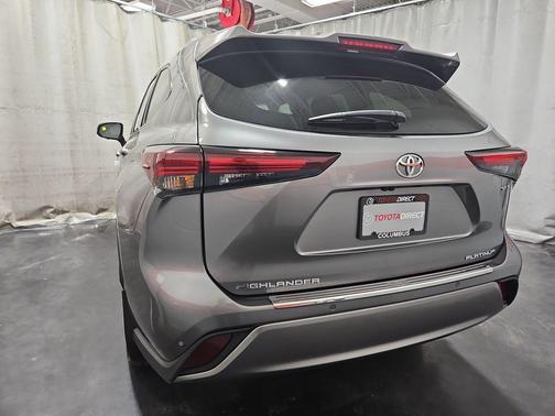 2026 Toyota Highlander Hybrid Platinum