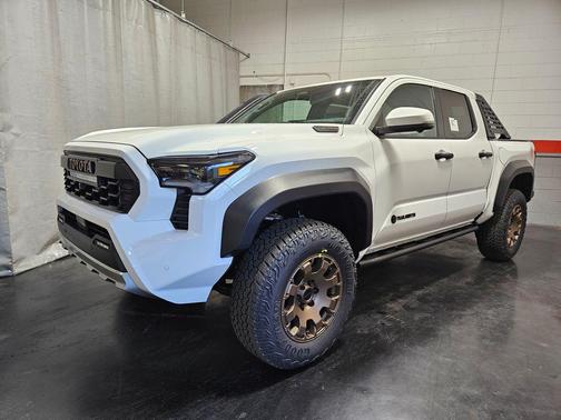 2025 Toyota Tacoma Hybrid Trailhunter