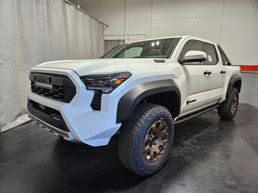 2025 Toyota Tacoma Hybrid Trailhunter