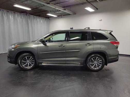 2017 Toyota Highlander SE