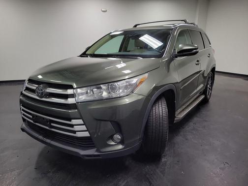 2017 Toyota Highlander SE