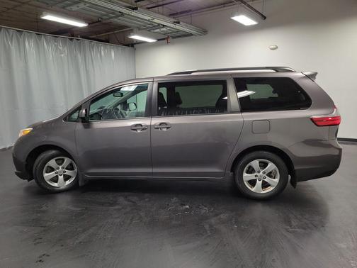 2017 Toyota Sienna LE