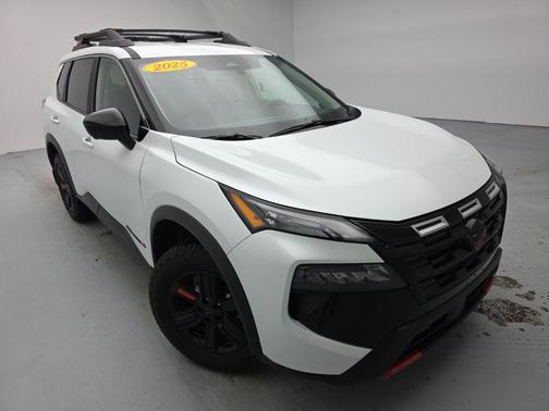 Everest White P 2025 Nissan Rogue Rock Creek