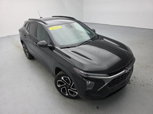 Black 2025 Chevrolet Trax 2RS