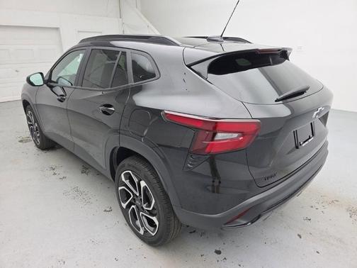 Black 2025 Chevrolet Trax 2RS