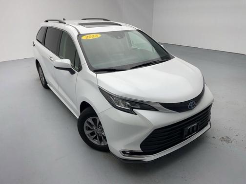 2023 Toyota Sienna XLE