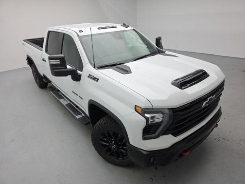 Summit White 2026 Chevrolet Silverado 3500 LT