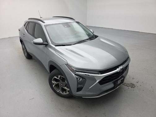 Sterling Gray Metallic 2026 Chevrolet Trax LT