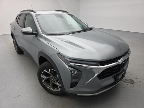 Sterling Gray Metallic 2026 Chevrolet Trax LT