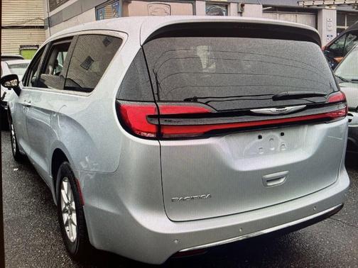 2024 Chrysler Pacifica Touring-L