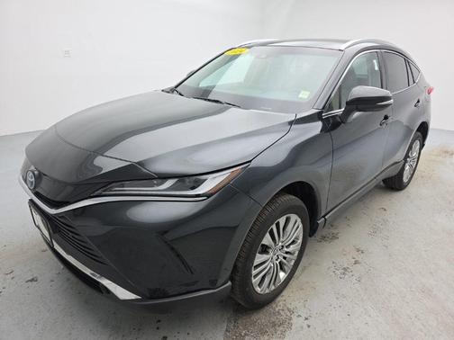 Black 2024 Toyota Venza XLE