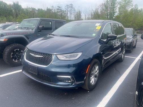 Fathom Blue Pearlcoat 2025 Chrysler Pacifica Select