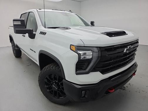 Summit White 2026 Chevrolet Silverado 3500 LT