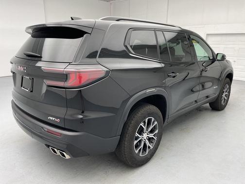 2024 GMC Acadia AT4