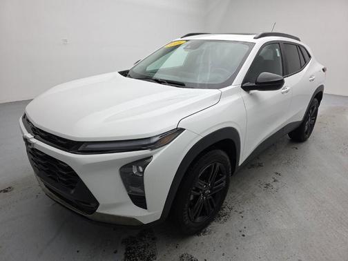 Summit White 2025 Chevrolet Trax ACTIV