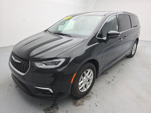 Diamond Black 2025 Chrysler Pacifica Select
