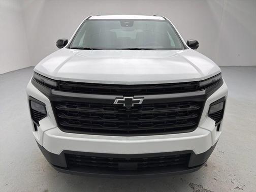 Summit White 2026 Chevrolet Traverse LT