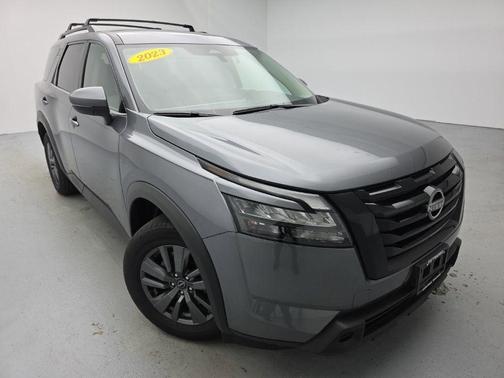 2023 Nissan Pathfinder SV