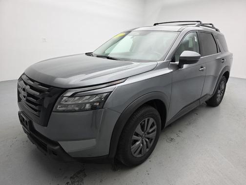 2023 Nissan Pathfinder SV
