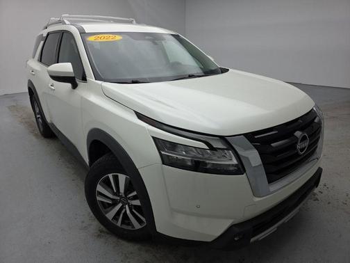 2022 Nissan Pathfinder SL