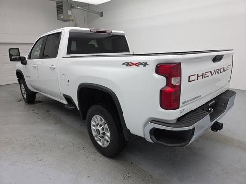 Summit White 2022 Chevrolet Silverado 2500 LT
