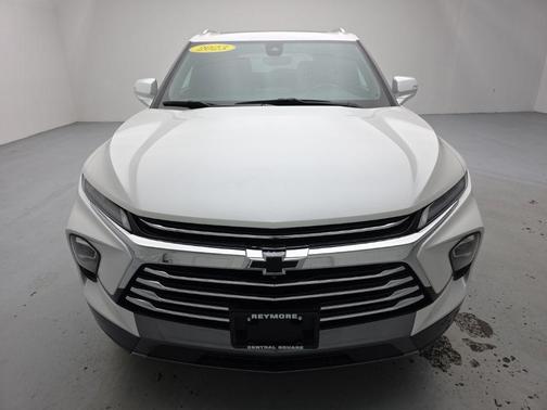 Iridescent Pearl Tricoat 2023 Chevrolet Blazer Premier