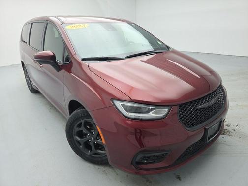 2023 Chrysler Pacifica Hybrid Touring L