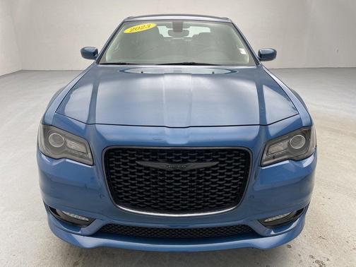 2023 Chrysler 300 Touring L