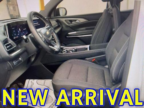 Summit White 2026 Chevrolet Traverse LT