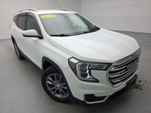 White 2023 GMC Terrain SLT