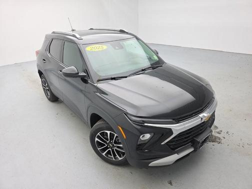 Mosaic Black Metallic 2025 Chevrolet Trailblazer LT