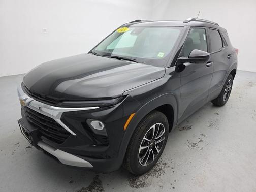 Mosaic Black Metallic 2025 Chevrolet Trailblazer LT