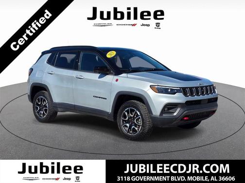 Silver Zynith 2025 Jeep Compass Trailhawk