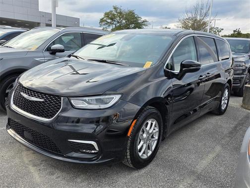 2024 Chrysler Pacifica Touring-L