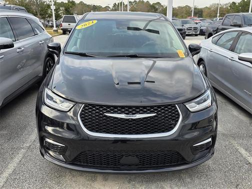 2024 Chrysler Pacifica Touring-L