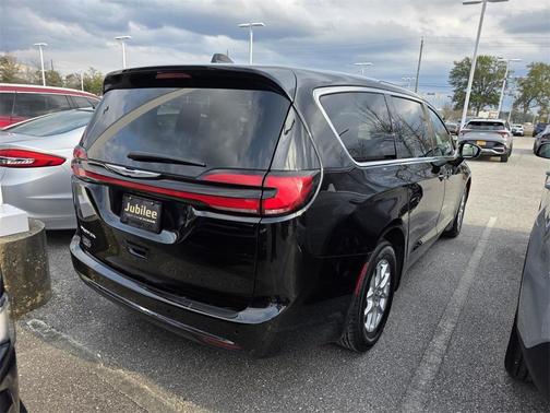 2024 Chrysler Pacifica Touring-L