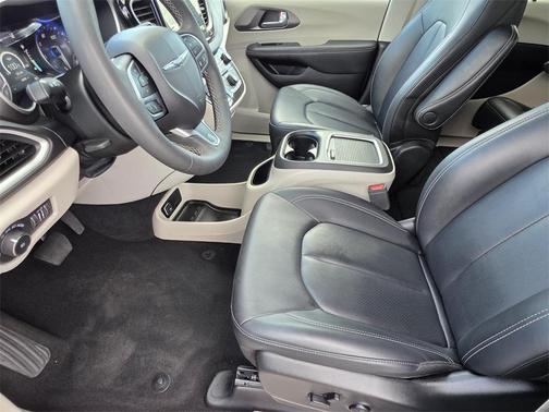 2024 Chrysler Pacifica Touring-L