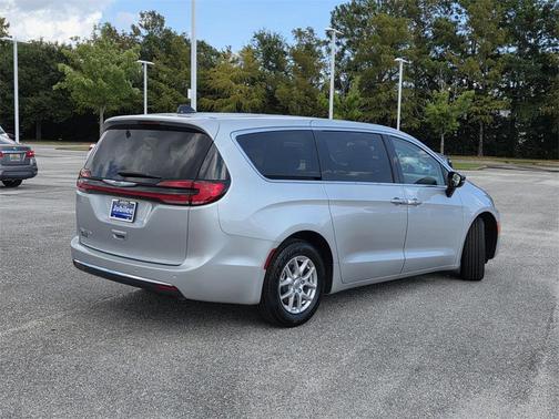 2024 Chrysler Pacifica Touring-L