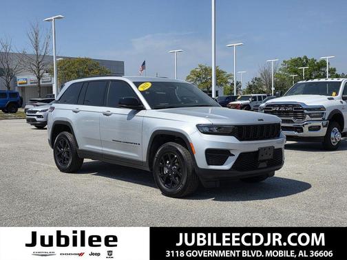 2025 Jeep Grand Cherokee Laredo