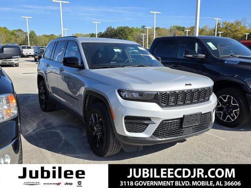 2025 Jeep Grand Cherokee Laredo
