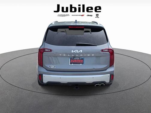 Everlasting Silver 2024 Kia Telluride S