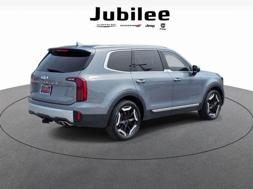 Everlasting Silver 2024 Kia Telluride S