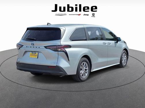Celestial Silver Metallic 2023 Toyota Sienna LE